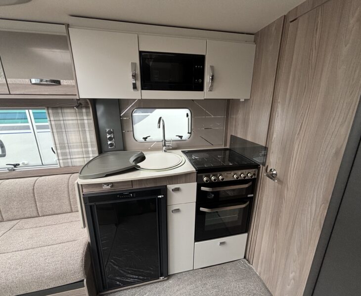 SWIFT CHALLENGER SE 560 2023 KITCHEN