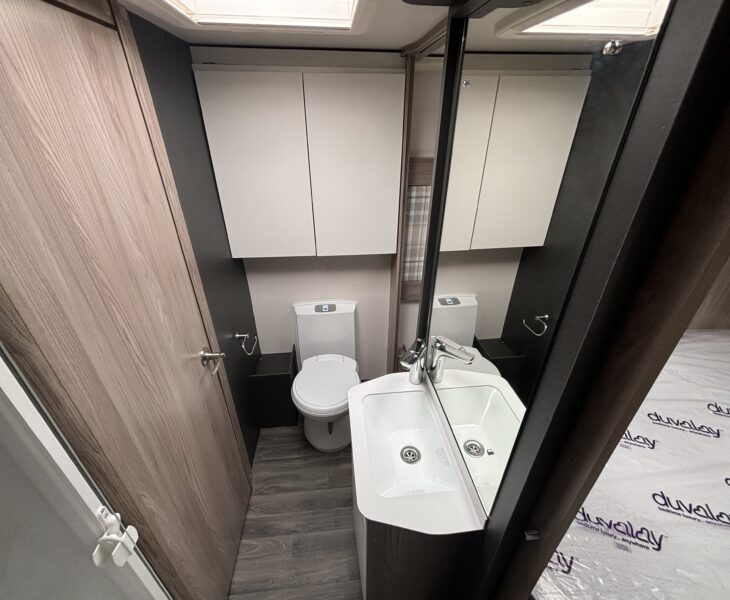 SWIFT CHALLENGER SE 560 2023 WASHROOM