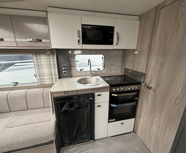 SWIFT CHALLENGER 560 SE 2024 KITCHEN