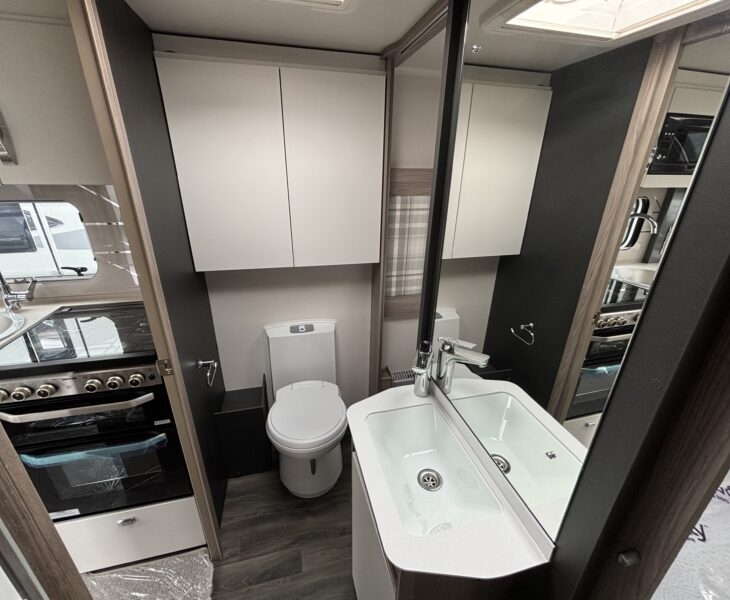 SWIFT CHALLENGER 560 SE 2024 WASHROOM