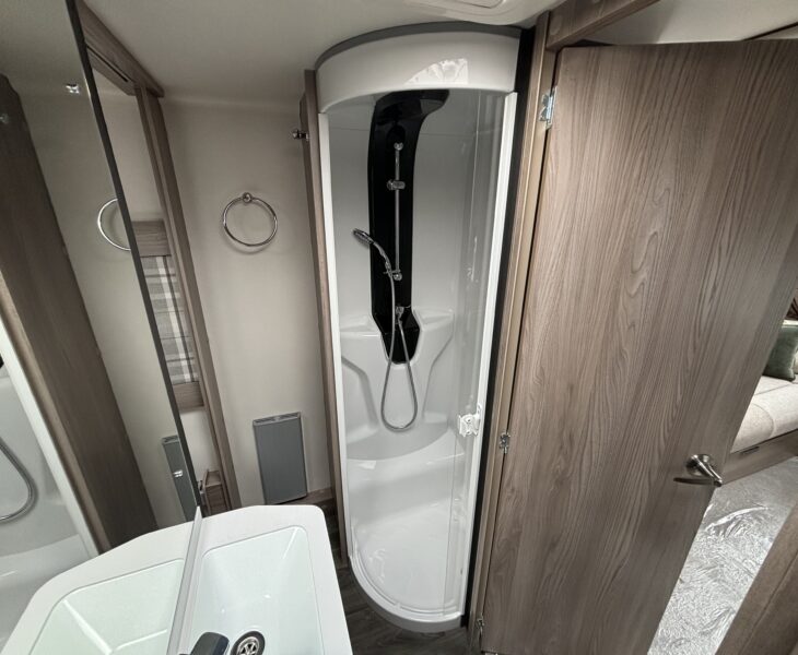 SWIFT CHALLENGER 560 SE 2024 SHOWER