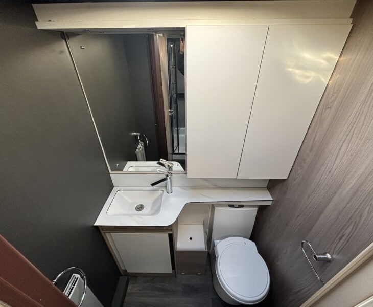 SWIFT CHALLENGER GRANDE 670 2025 WASHROOM