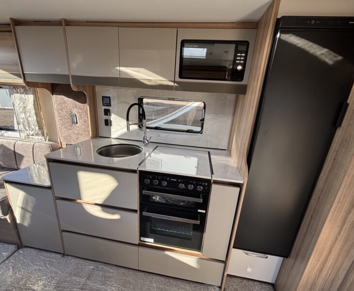 Bailey Unicorn Deluxe Madrid 2025