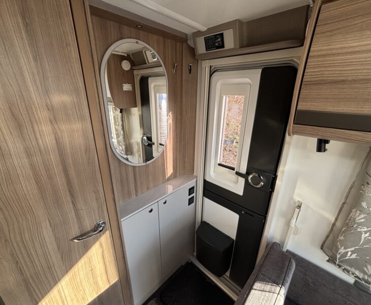 Bailey Unicorn Deluxe Madrid 2025