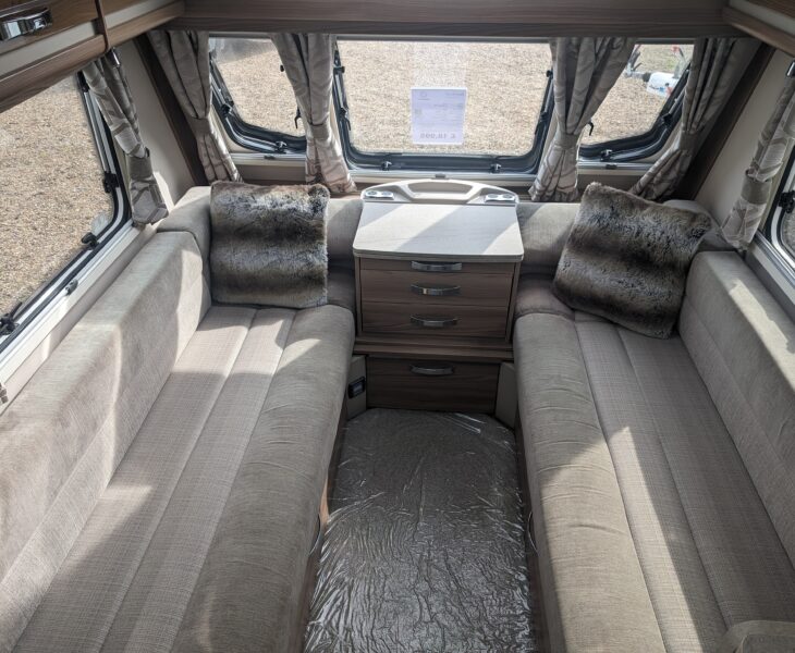 SWIFT CHALLENGER 480 2018 FRONT LOUNGE