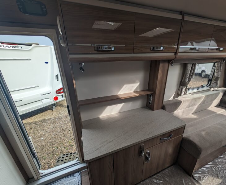 SWIFT CHALLENGER 480 2018 LARGE SIDE CABINETT