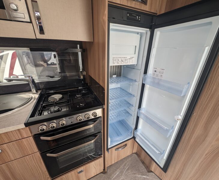 SWIFT CHALLENGER 480 2018 LARGE FRIDGE