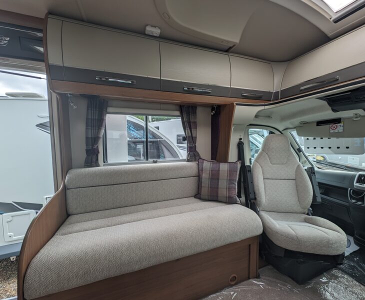 Auto-Trail Tracker RS 2018 CAPTAIN SEATING