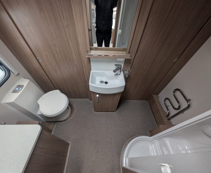 Coachman Laser 650 201