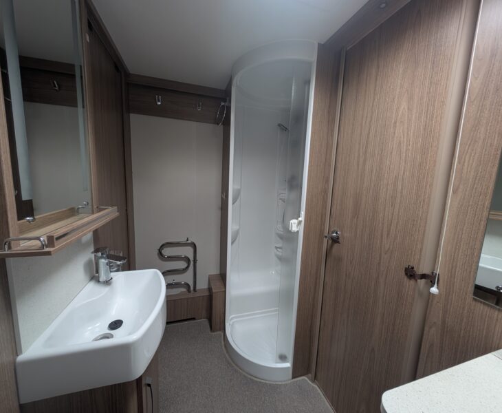 Coachman Laser 650 201