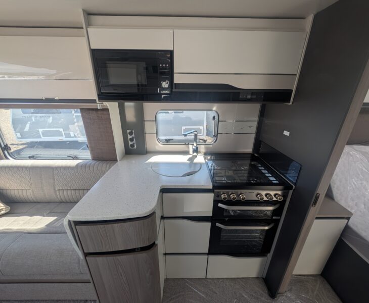 SWIFT ELEGANCE GRANDE 845 2025