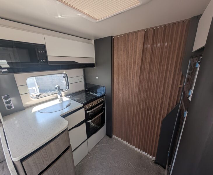 SWIFT ELEGANCE GRANDE 845 2025