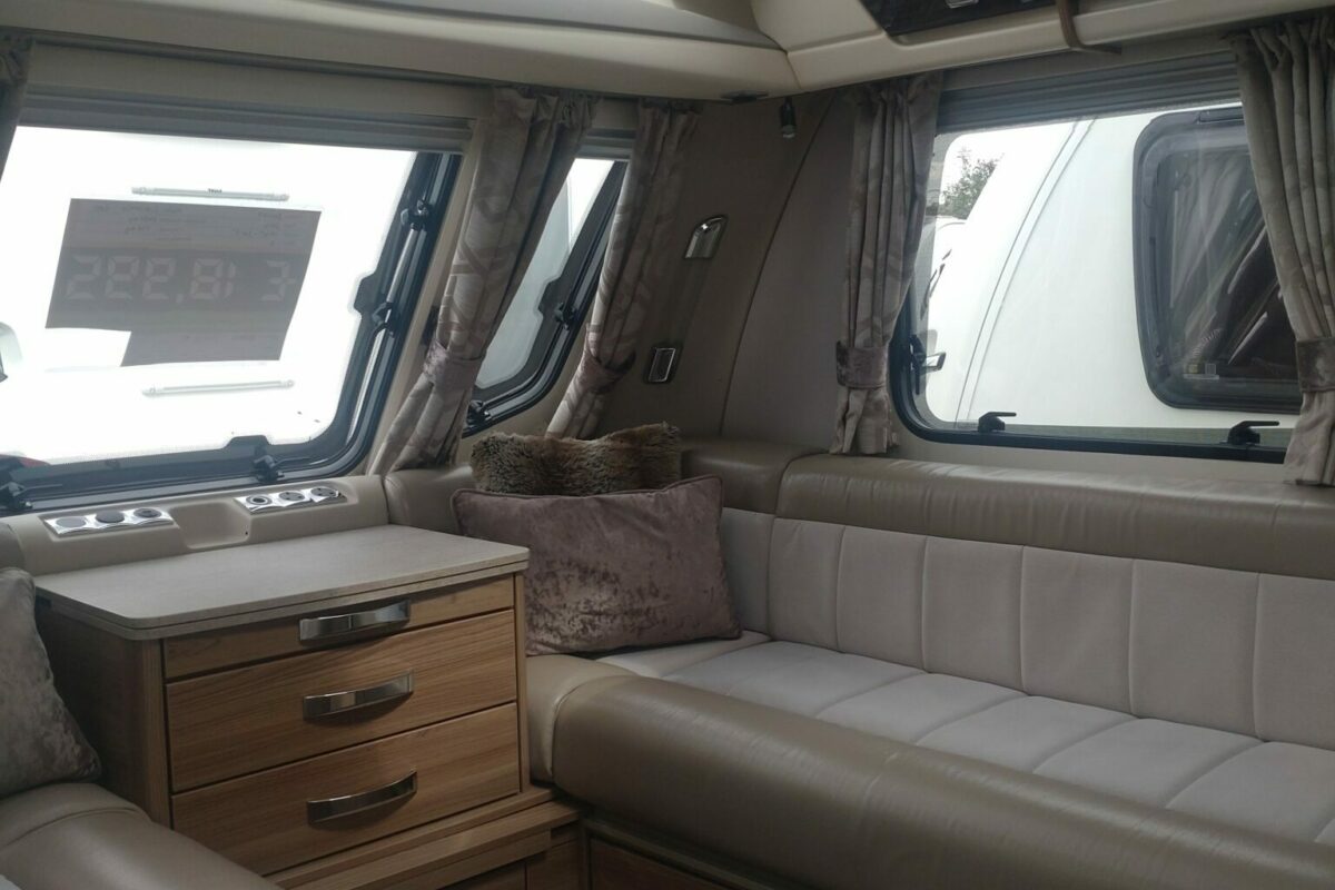 swift elegance 580 interior