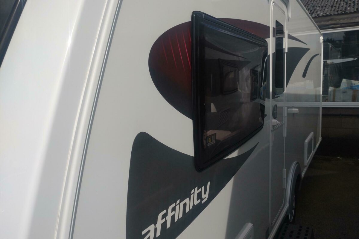 Elddis Affinity 554 Nearside