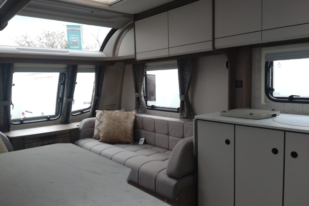 Coachman Acadia 460 Interior