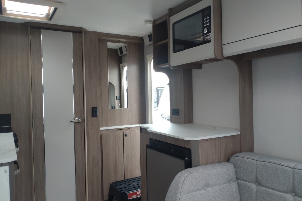 Coachman Acadia 460 Interior