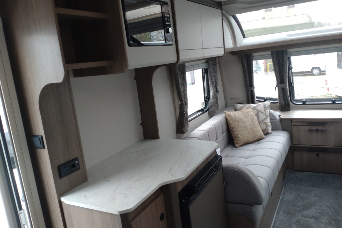 Coachman Acadia 460 Interior