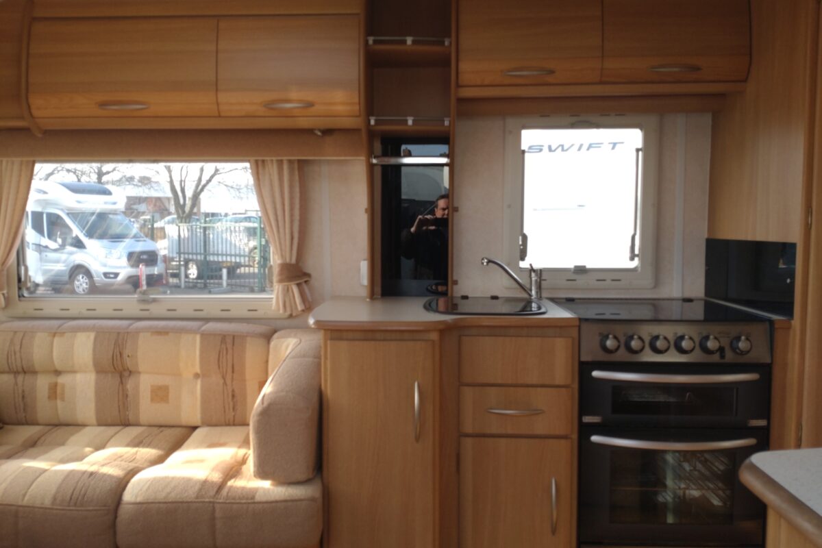 2008 Coachman vip 535/4 interior