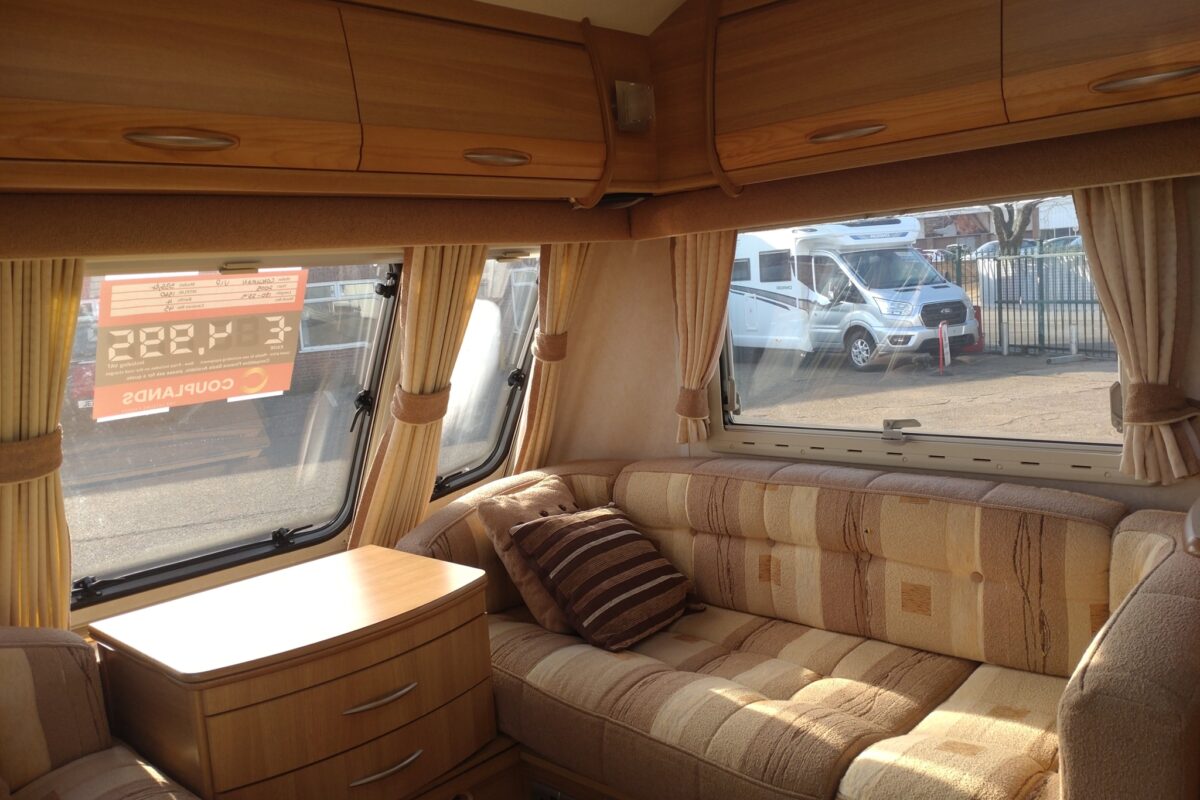 2008 Coachman vip 535/4 interior