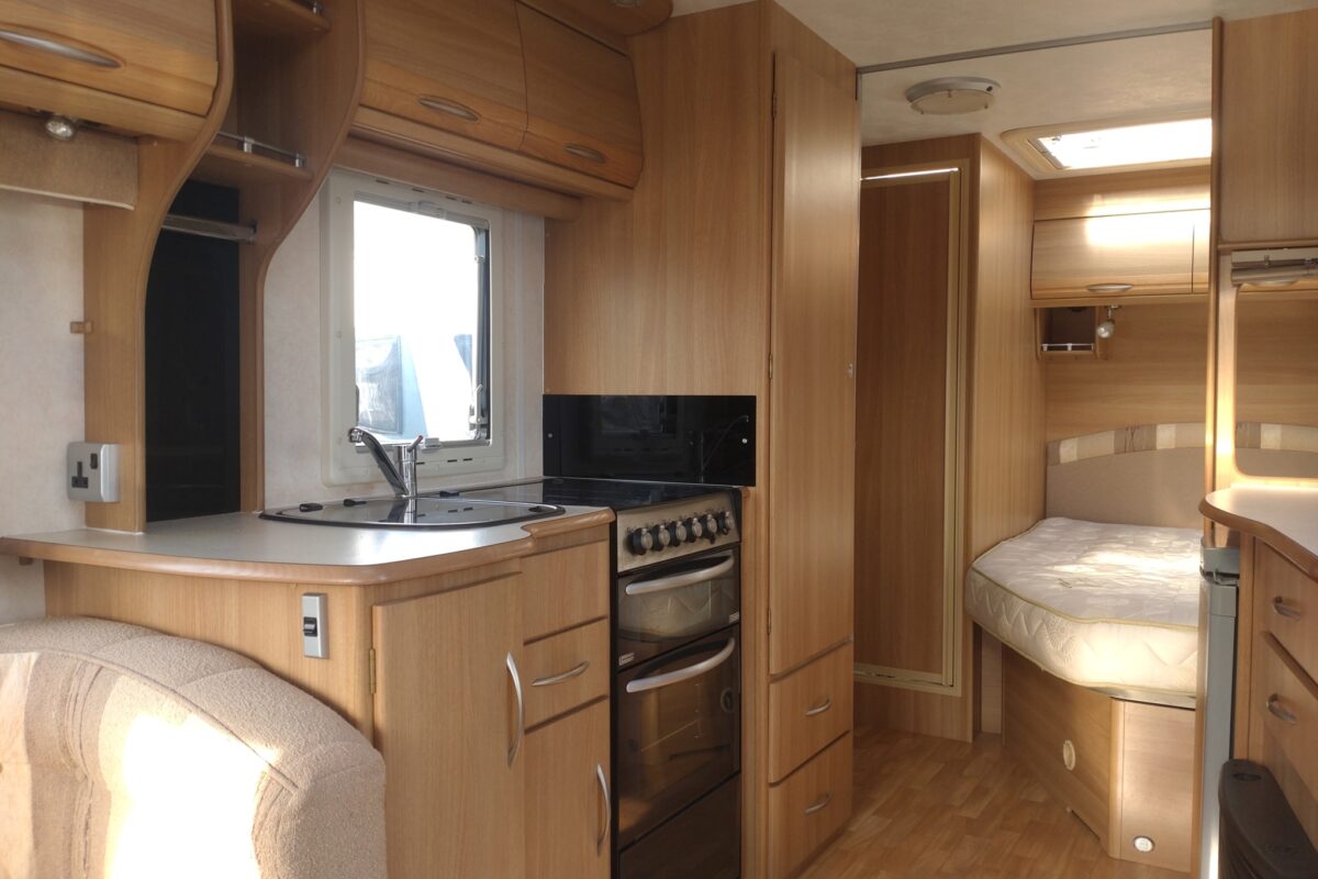 2008 Coachman vip 535/4 interior