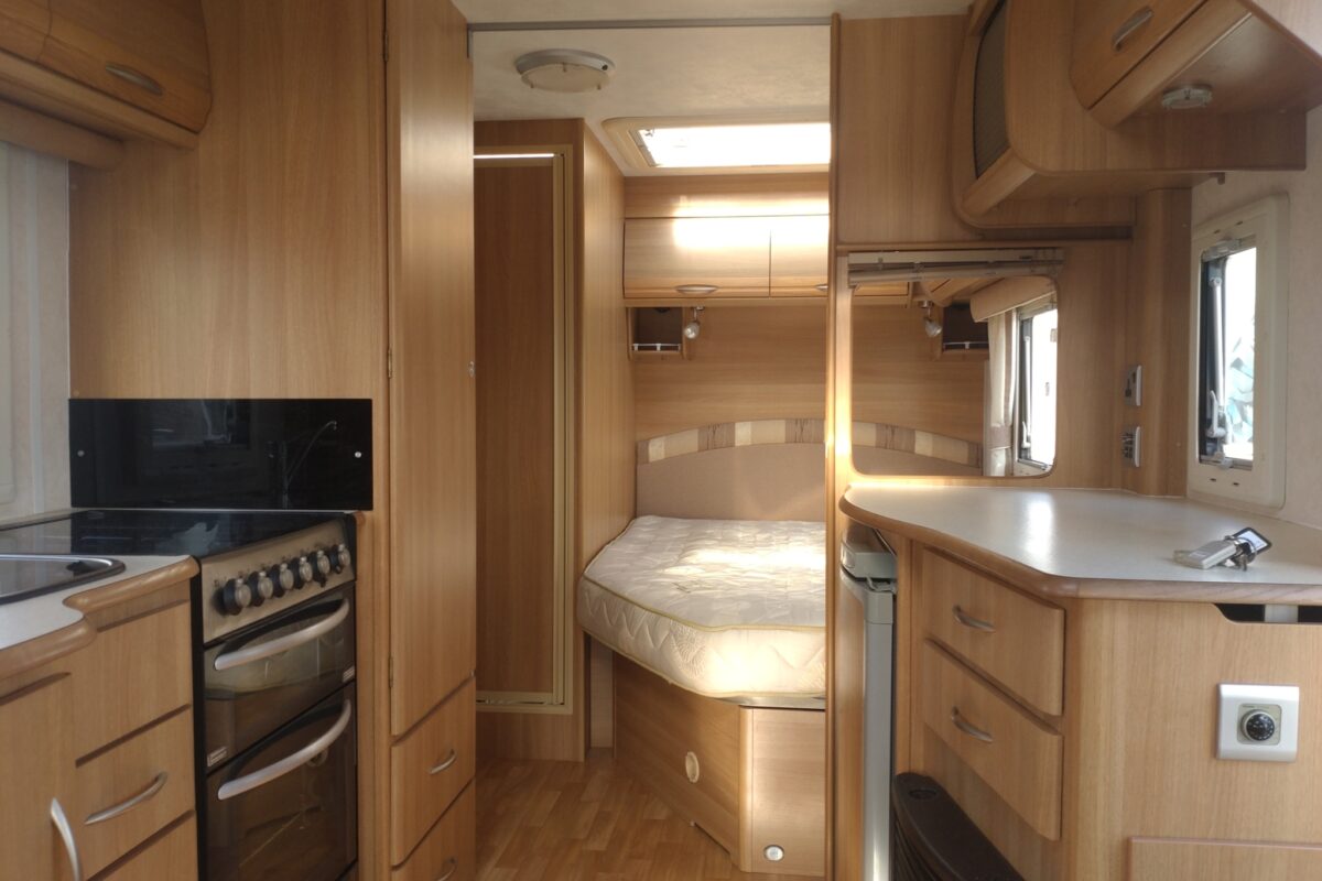 2008 Coachman vip 535/4 interior