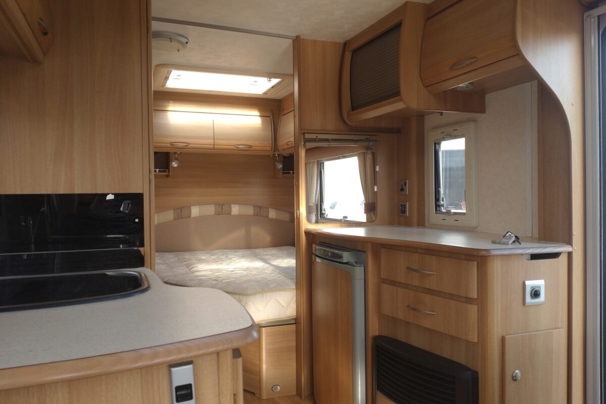2008 Coachman vip 535/4 interior