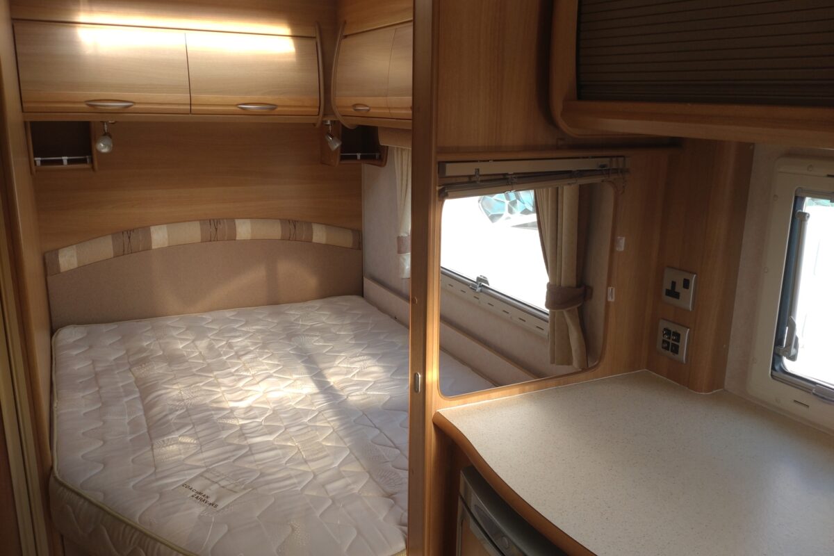 2008 Coachman vip 535/4 interior