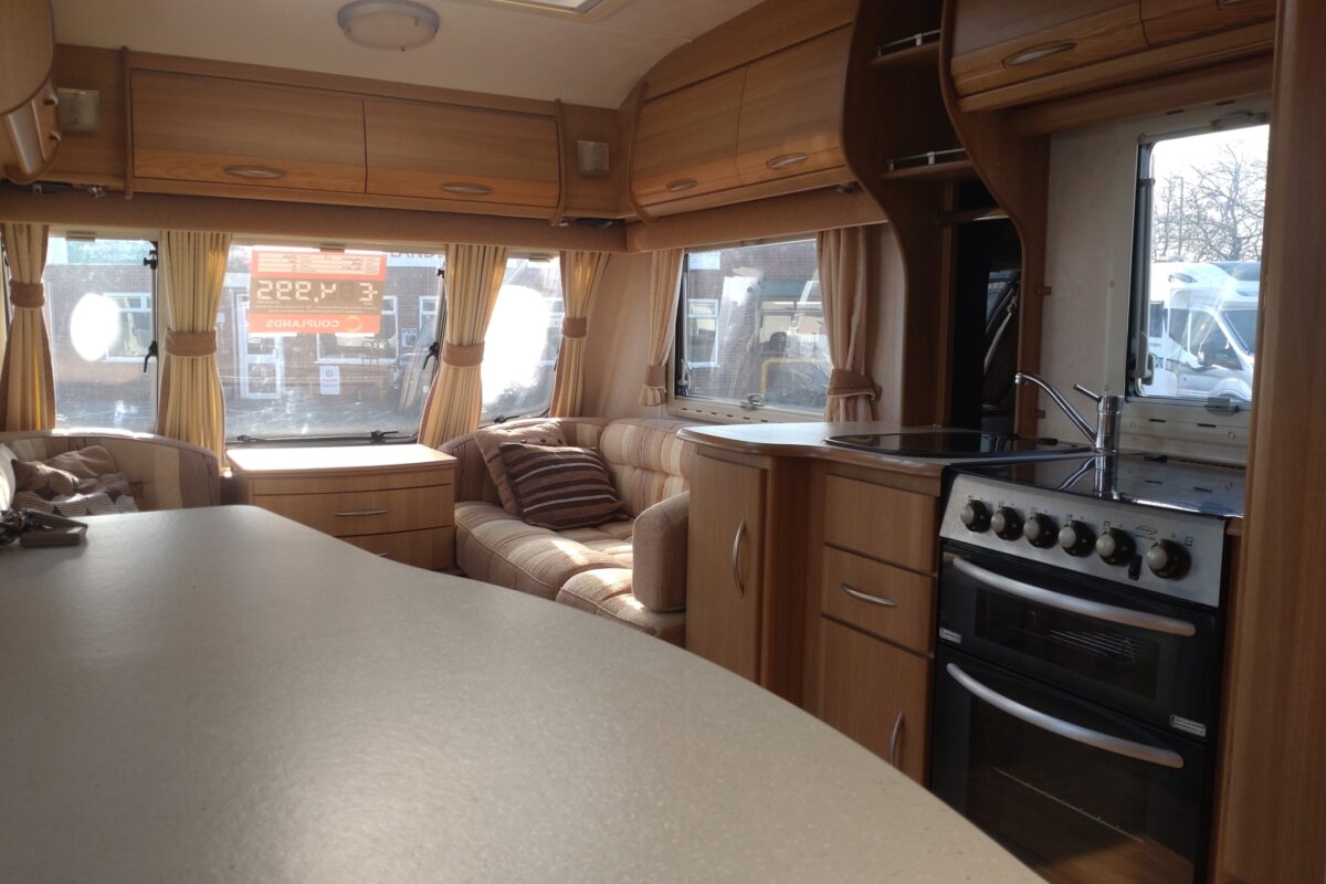2008 Coachman vip 535/4 interior