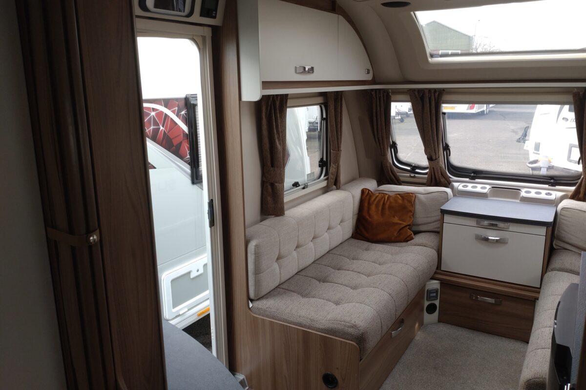 Swift Sunrise 580 Interior