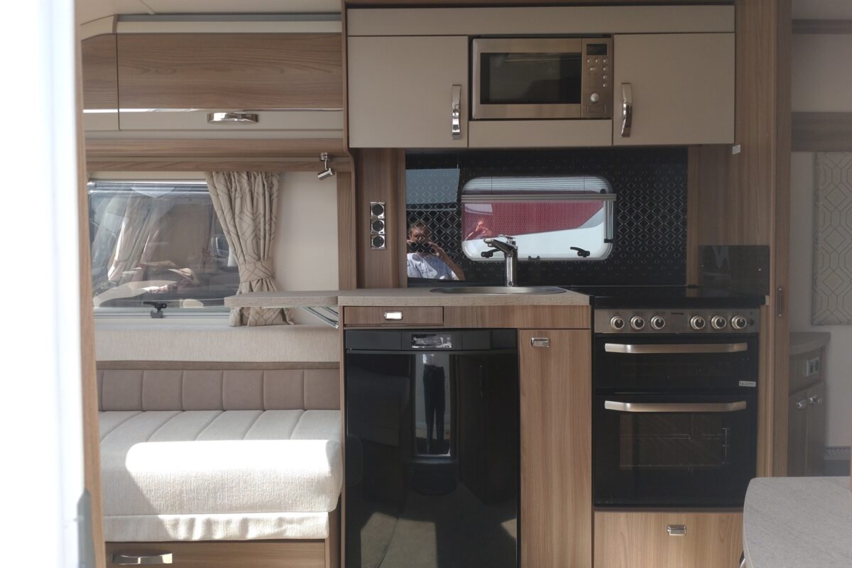 2021 Sterling Elite 880 Interior