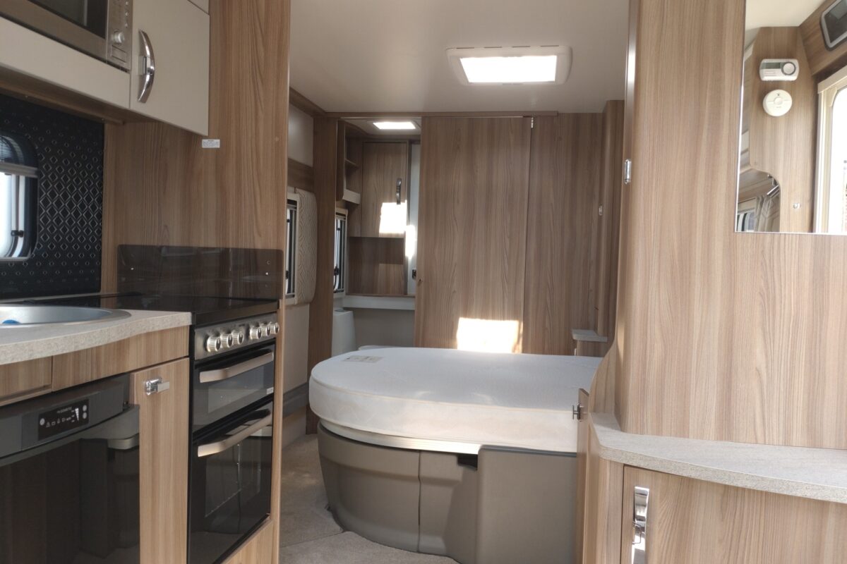 2021 Sterling Elite 880 Interior