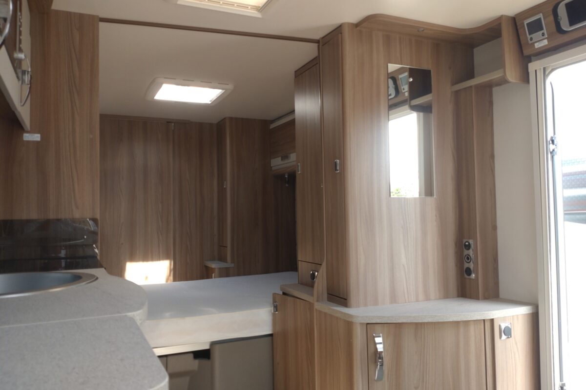 2021 Sterling Elite 880 Interior