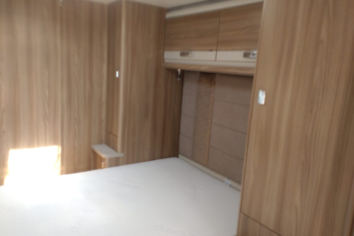 2021 Sterling Elite 880 Interior