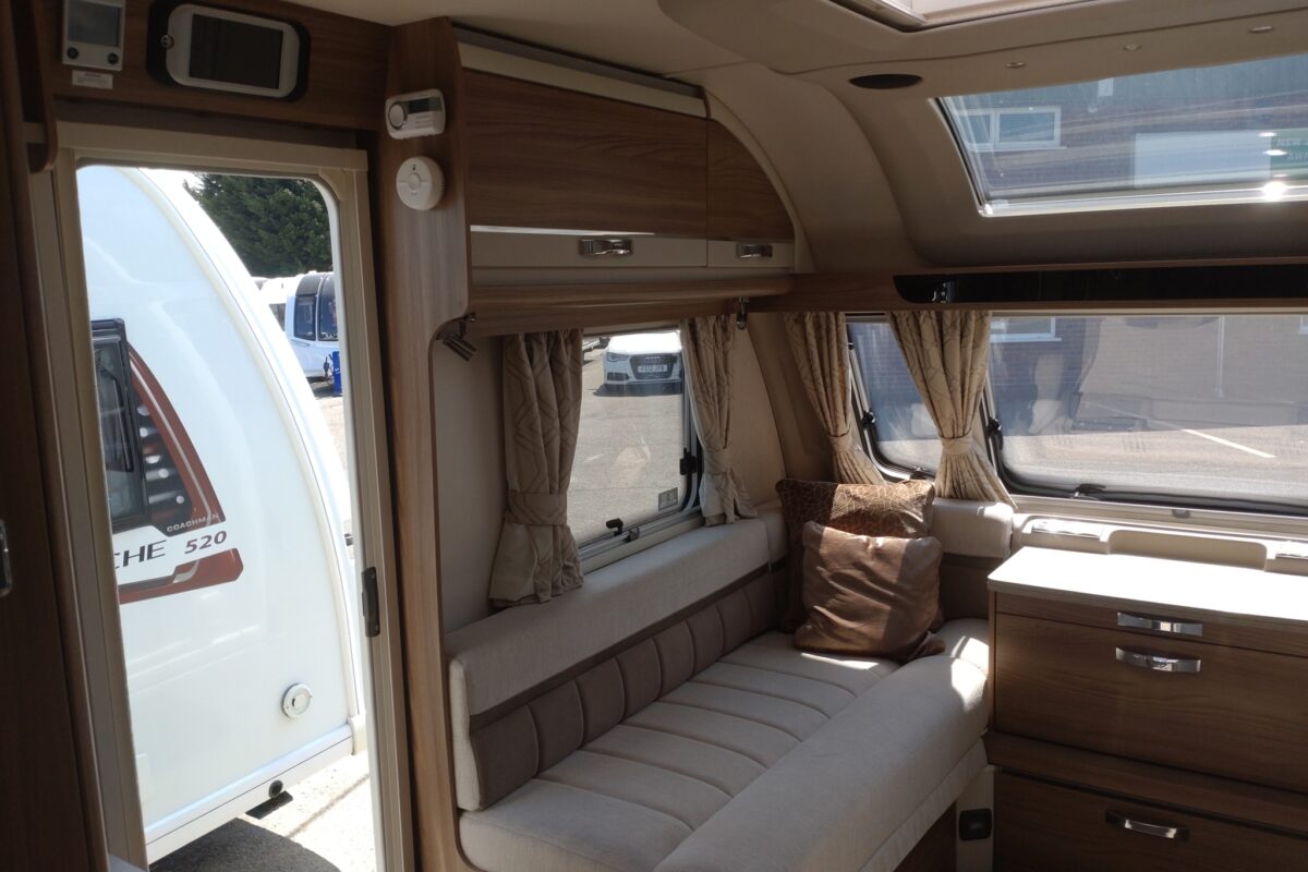 2021 Sterling Elite 880 Interior
