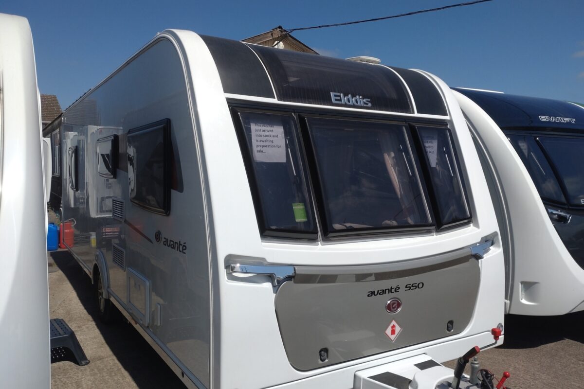 2022 Elddis Avante 550 Front