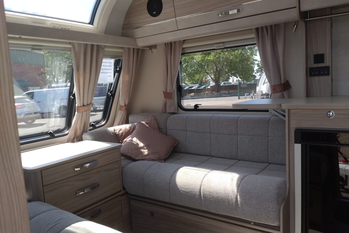 2022 Elddis Avante 550 Interior