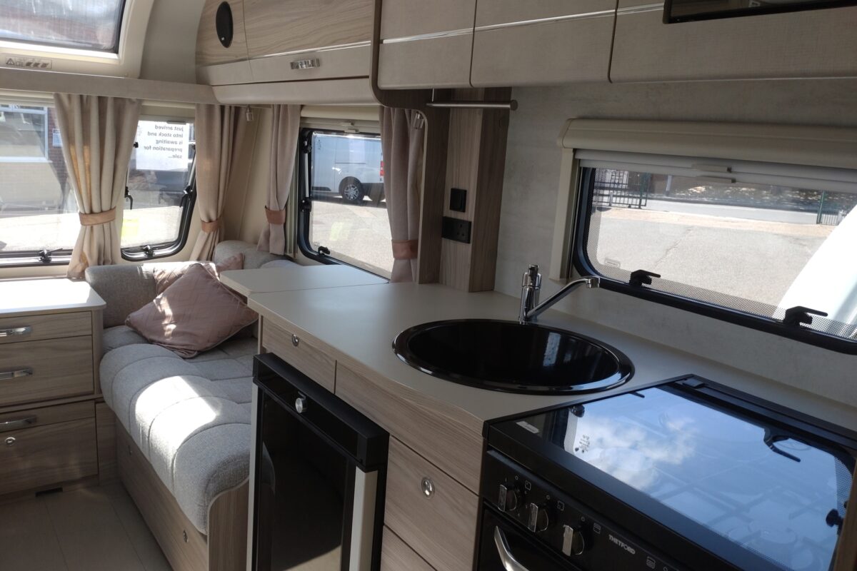 2022 Elddis Avante 550 Interior