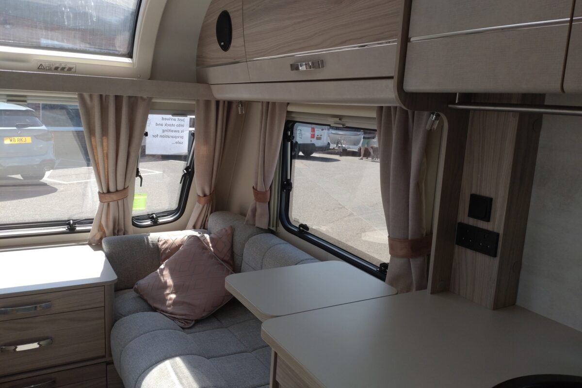 2022 Elddis Avante 550 Interior