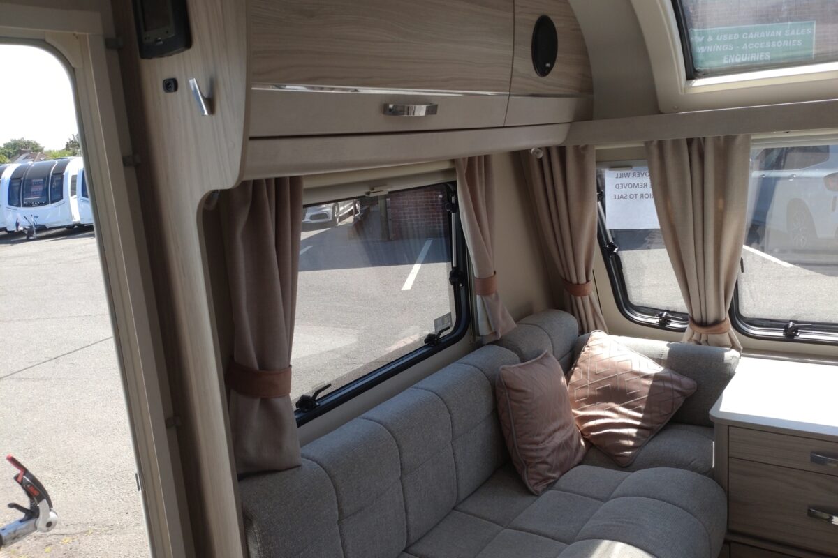 2022 Elddis Avante 550 Interior