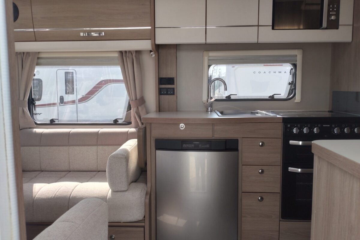 Compass  Capiro 550 Interior