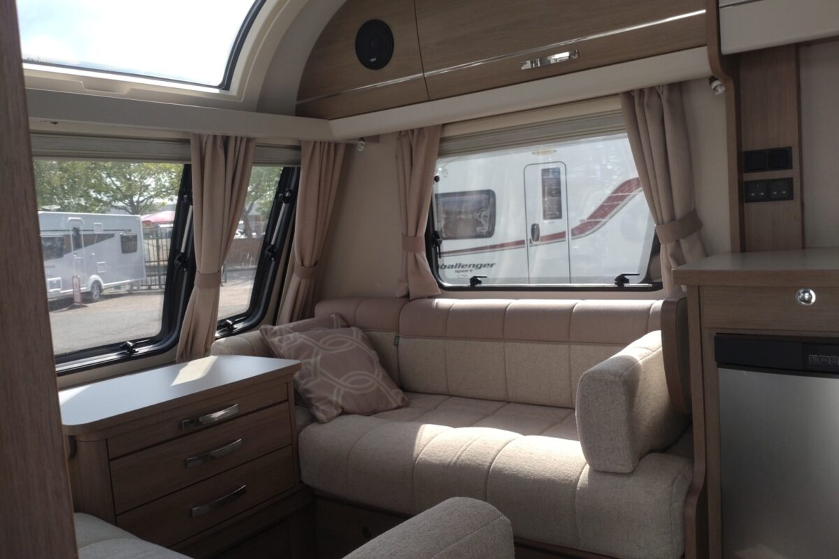 Compass  Capiro 550 Interior