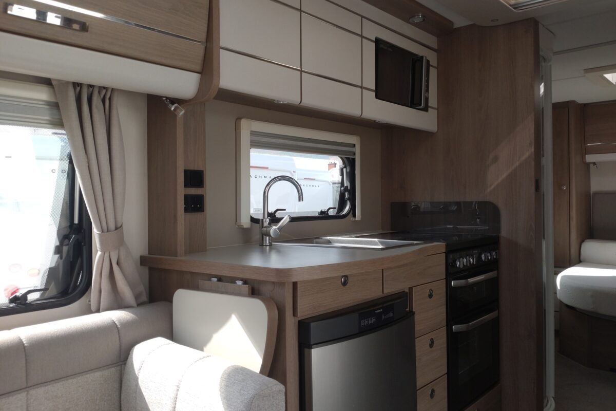 Compass  Capiro 550 Interior
