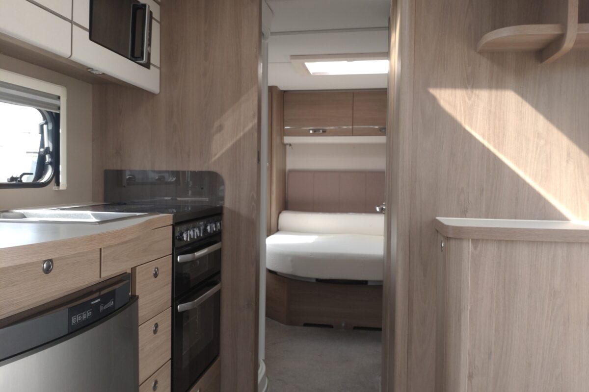 Compass  Capiro 550 Interior