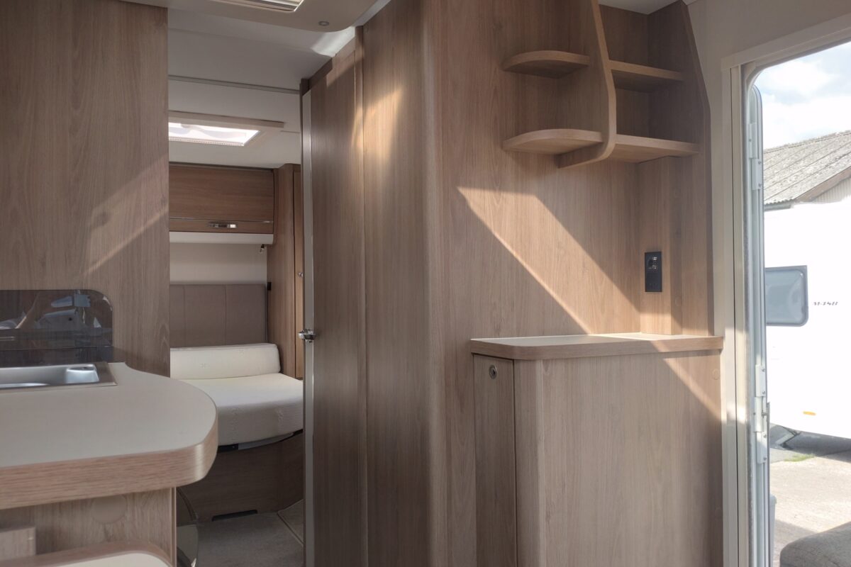 Compass  Capiro 550 Interior