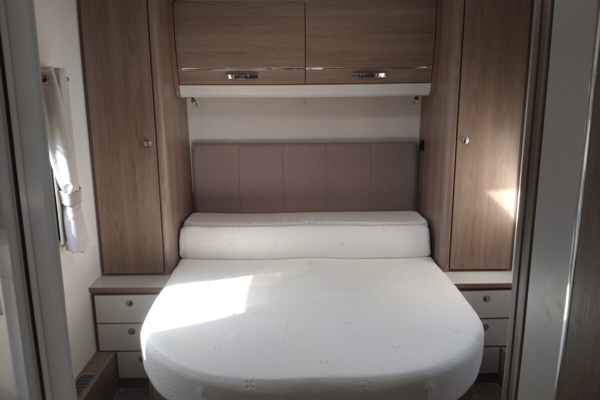 Compass  Capiro 550 Interior
