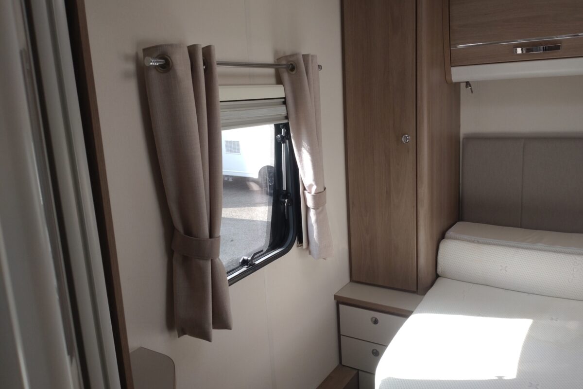 Compass  Capiro 550 Interior