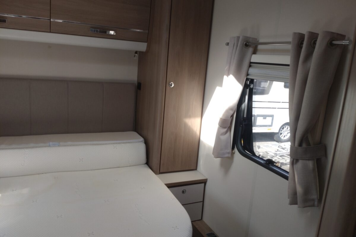 Compass  Capiro 550 Interior