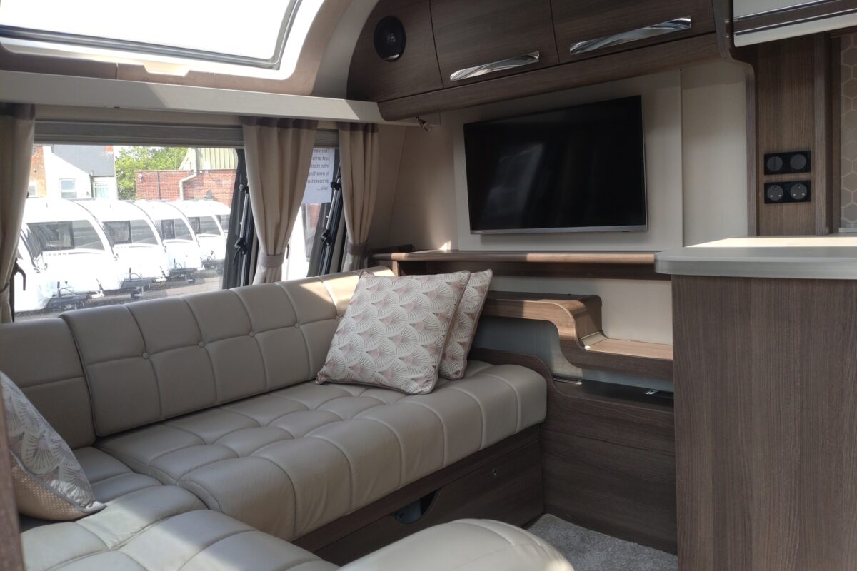 2021 Buccaneer Barracuda Interior