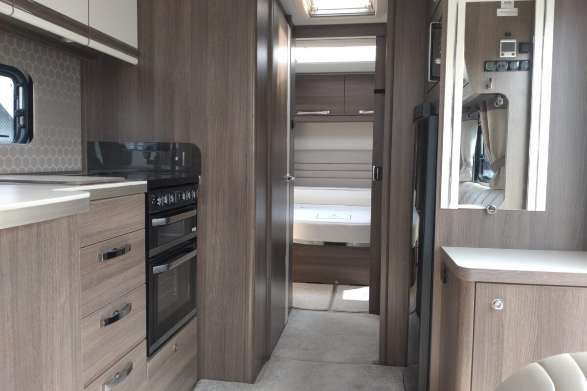 2021 Buccaneer Barracuda Interior