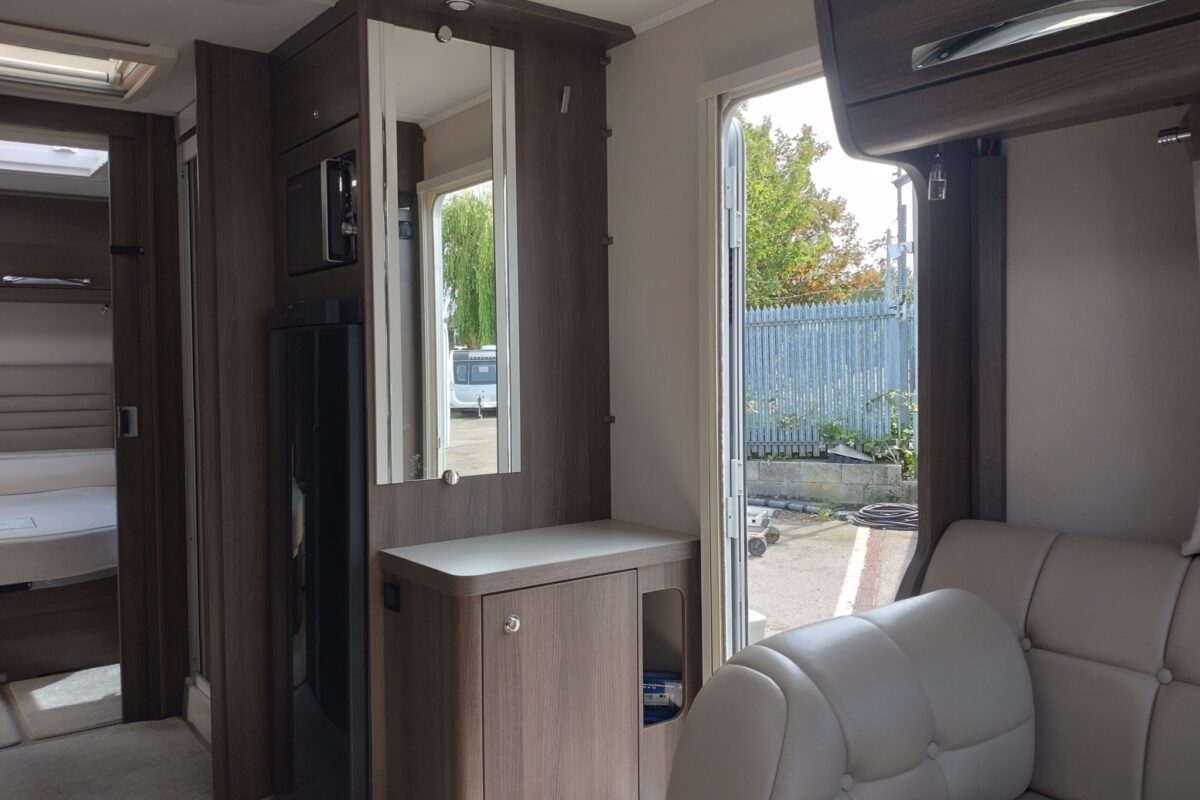 2021 Buccaneer Barracuda Interior
